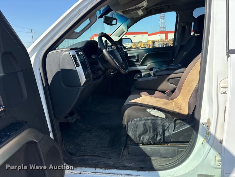 image for item ET7260 2015 Chevrolet Silverado 2500HD Crew Cab pickup truck