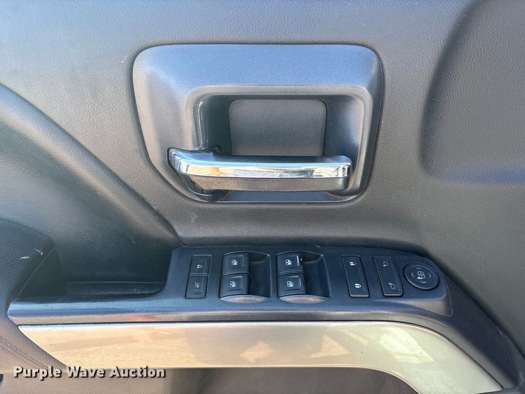 image for item ET7260 2015 Chevrolet Silverado 2500HD Crew Cab pickup truck