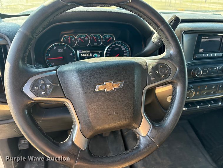 image for item ET7260 2015 Chevrolet Silverado 2500HD Crew Cab pickup truck