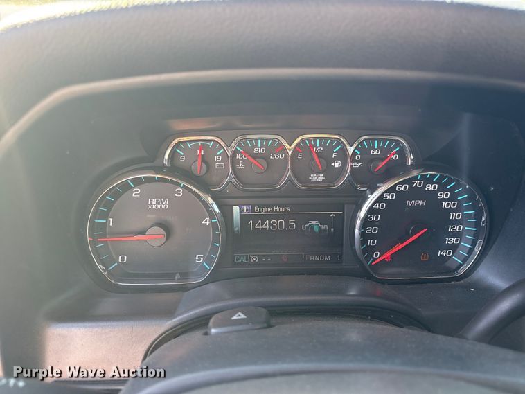 image for item ET7260 2015 Chevrolet Silverado 2500HD Crew Cab pickup truck