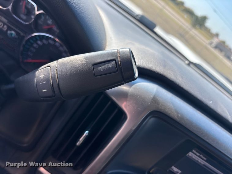 image for item ET7260 2015 Chevrolet Silverado 2500HD Crew Cab pickup truck