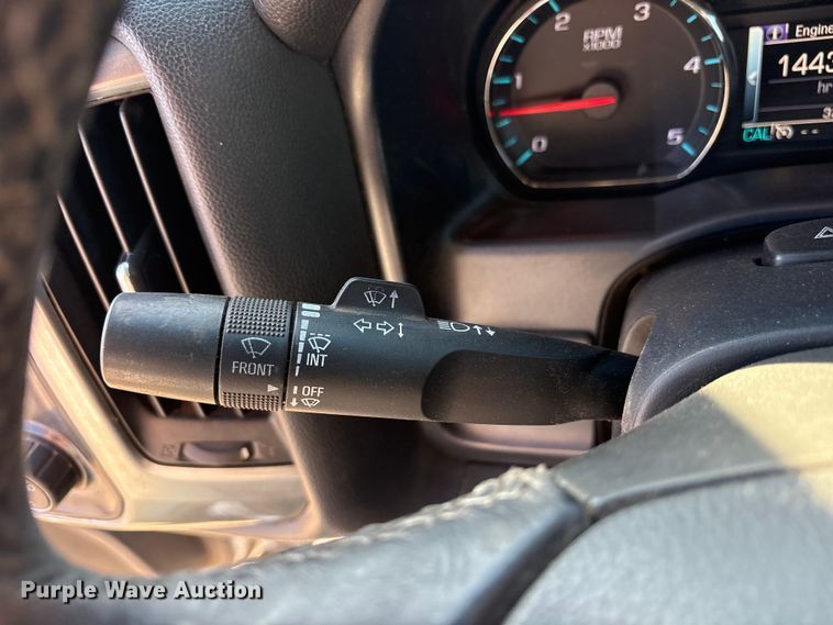 image for item ET7260 2015 Chevrolet Silverado 2500HD Crew Cab pickup truck