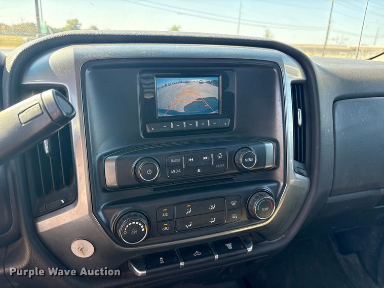 image for item ET7260 2015 Chevrolet Silverado 2500HD Crew Cab pickup truck