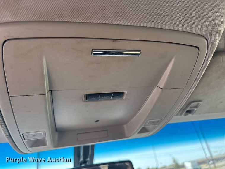 image for item ET7260 2015 Chevrolet Silverado 2500HD Crew Cab pickup truck