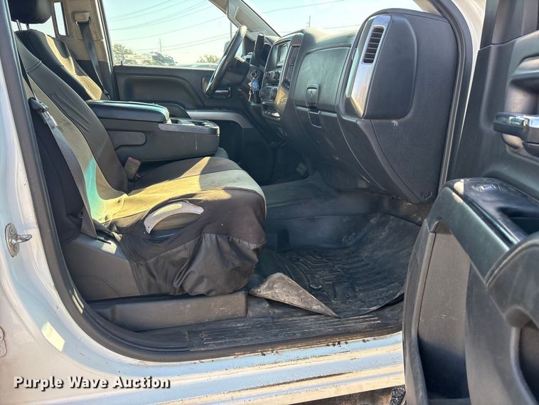 image for item ET7260 2015 Chevrolet Silverado 2500HD Crew Cab pickup truck