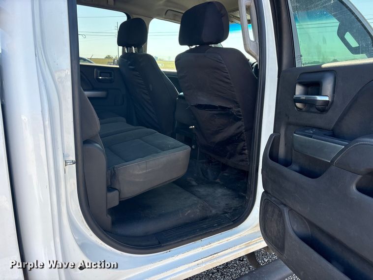 image for item ET7260 2015 Chevrolet Silverado 2500HD Crew Cab pickup truck