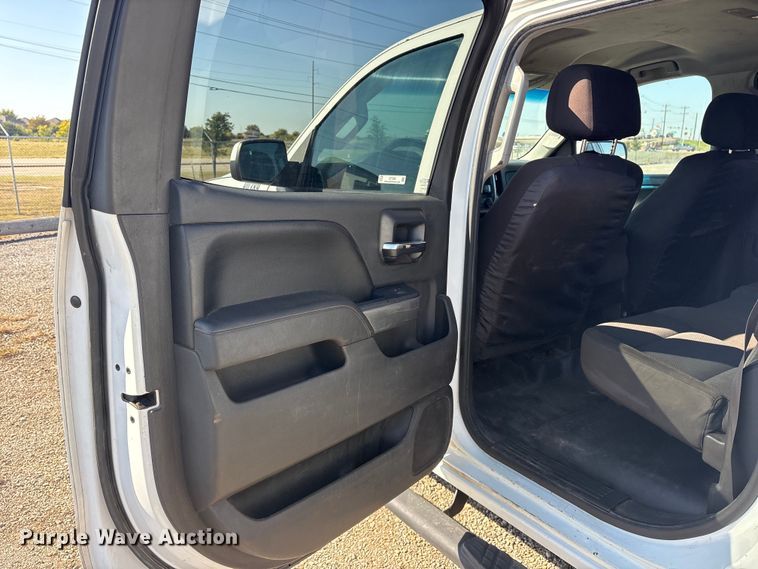 image for item ET7260 2015 Chevrolet Silverado 2500HD Crew Cab pickup truck