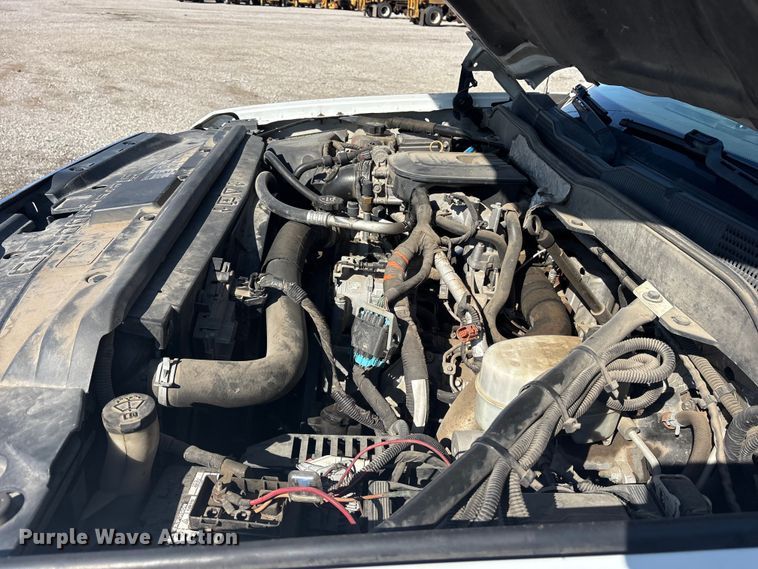 image for item ET7260 2015 Chevrolet Silverado 2500HD Crew Cab pickup truck