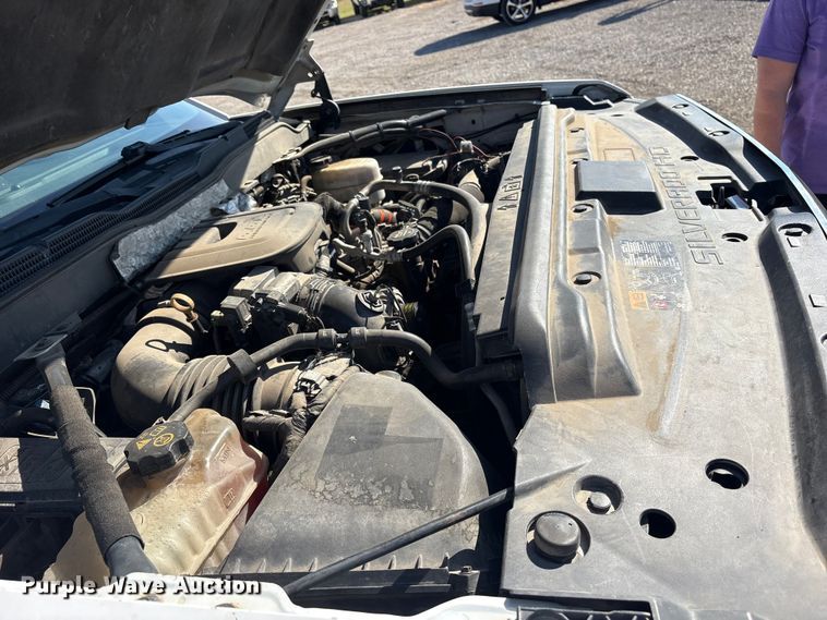 image for item ET7260 2015 Chevrolet Silverado 2500HD Crew Cab pickup truck