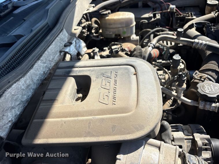 image for item ET7260 2015 Chevrolet Silverado 2500HD Crew Cab pickup truck