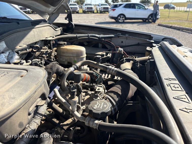 image for item ET7260 2015 Chevrolet Silverado 2500HD Crew Cab pickup truck