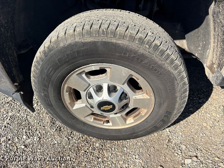 image for item ET7260 2015 Chevrolet Silverado 2500HD Crew Cab pickup truck