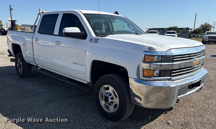 image for item ET7261 2015 Chevrolet Silverado 2500HD Crew Cab pickup truck