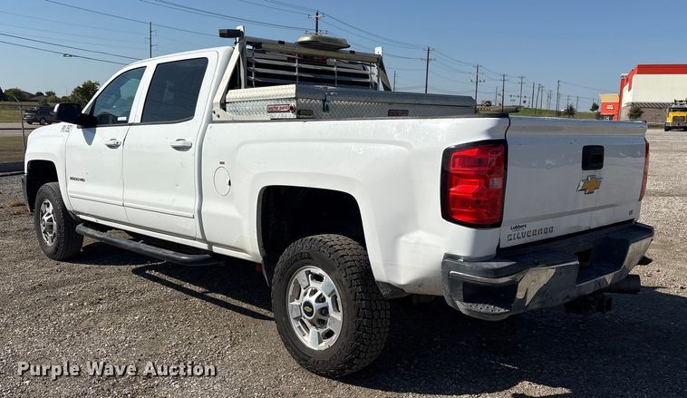 image for item ET7261 2015 Chevrolet Silverado 2500HD Crew Cab pickup truck