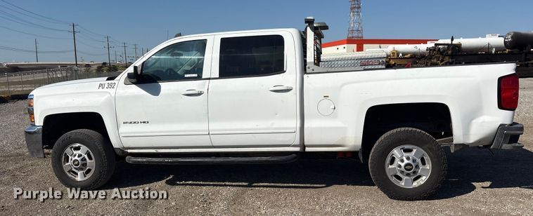 image for item ET7261 2015 Chevrolet Silverado 2500HD Crew Cab pickup truck