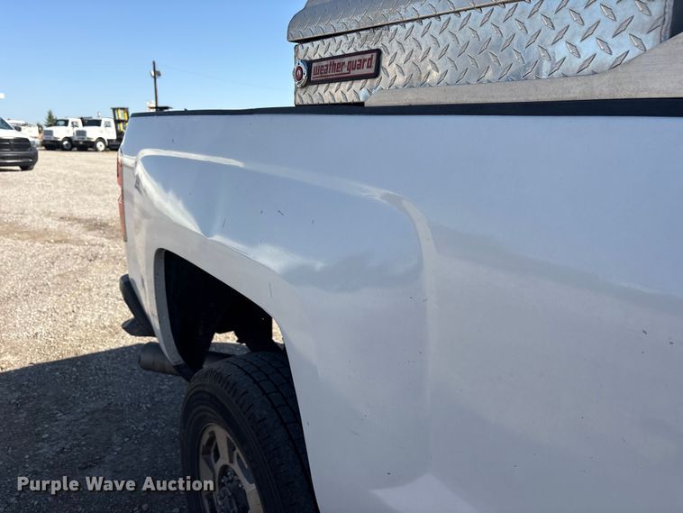 image for item ET7261 2015 Chevrolet Silverado 2500HD Crew Cab pickup truck