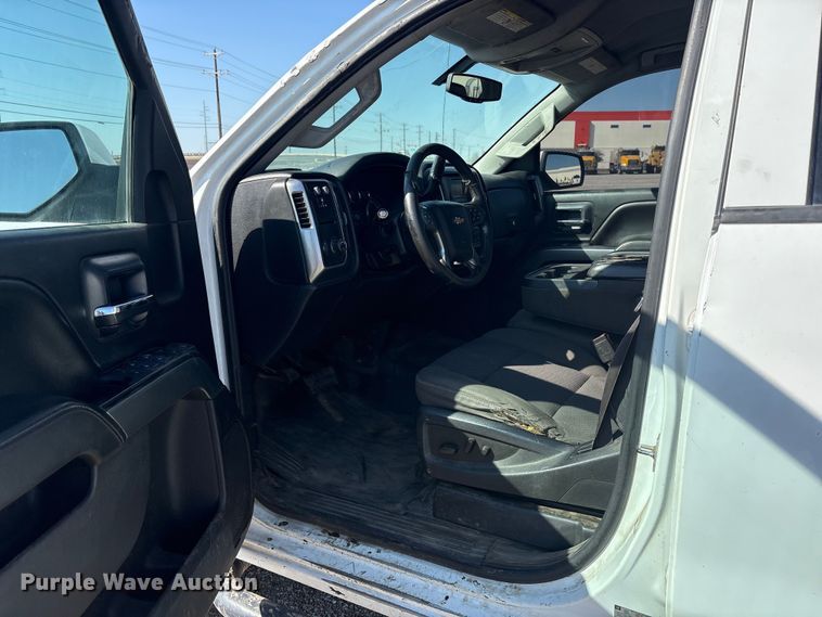 image for item ET7261 2015 Chevrolet Silverado 2500HD Crew Cab pickup truck