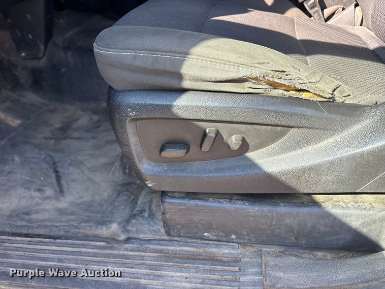 image for item ET7261 2015 Chevrolet Silverado 2500HD Crew Cab pickup truck