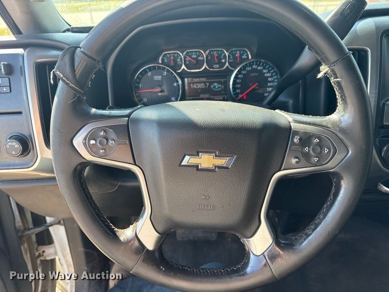 image for item ET7261 2015 Chevrolet Silverado 2500HD Crew Cab pickup truck