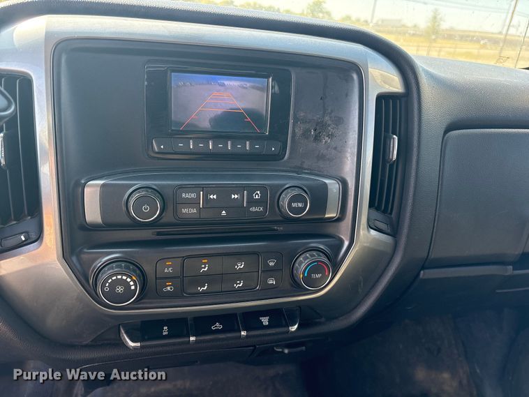 image for item ET7261 2015 Chevrolet Silverado 2500HD Crew Cab pickup truck