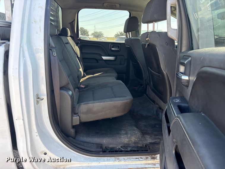 image for item ET7261 2015 Chevrolet Silverado 2500HD Crew Cab pickup truck