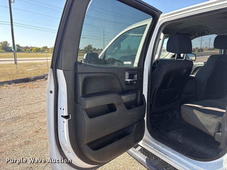 image for item ET7261 2015 Chevrolet Silverado 2500HD Crew Cab pickup truck