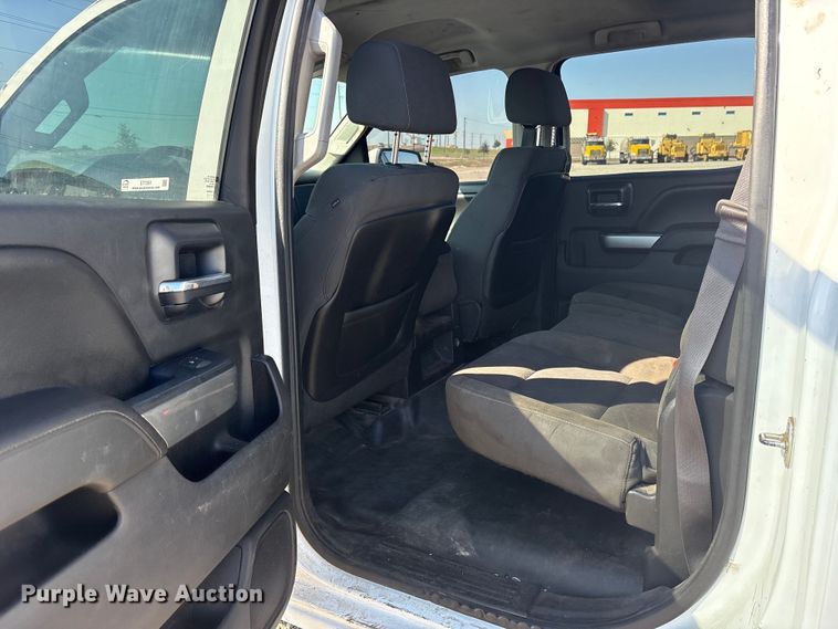 image for item ET7261 2015 Chevrolet Silverado 2500HD Crew Cab pickup truck