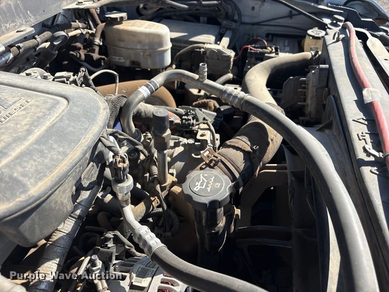 image for item ET7261 2015 Chevrolet Silverado 2500HD Crew Cab pickup truck