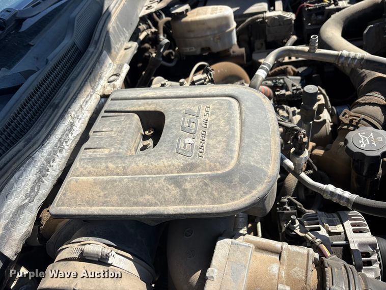 image for item ET7261 2015 Chevrolet Silverado 2500HD Crew Cab pickup truck