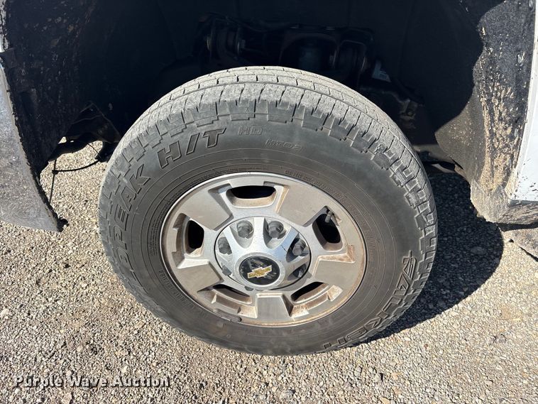 image for item ET7261 2015 Chevrolet Silverado 2500HD Crew Cab pickup truck