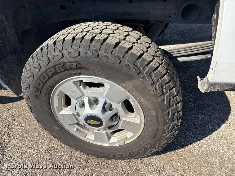 image for item ET7261 2015 Chevrolet Silverado 2500HD Crew Cab pickup truck