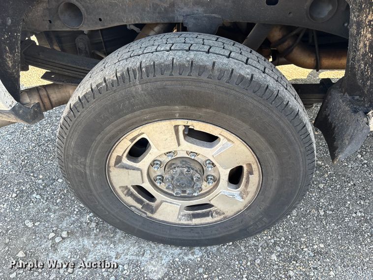 image for item ET7261 2015 Chevrolet Silverado 2500HD Crew Cab pickup truck