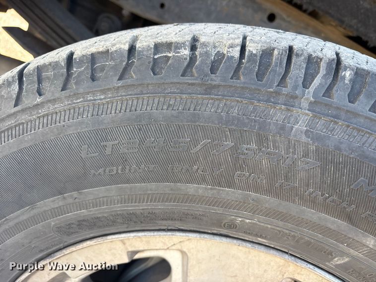 image for item ET7261 2015 Chevrolet Silverado 2500HD Crew Cab pickup truck