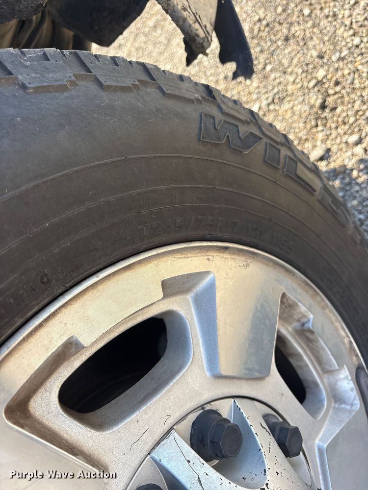 image for item ET7261 2015 Chevrolet Silverado 2500HD Crew Cab pickup truck