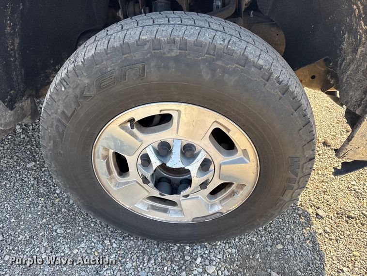 image for item ET7261 2015 Chevrolet Silverado 2500HD Crew Cab pickup truck