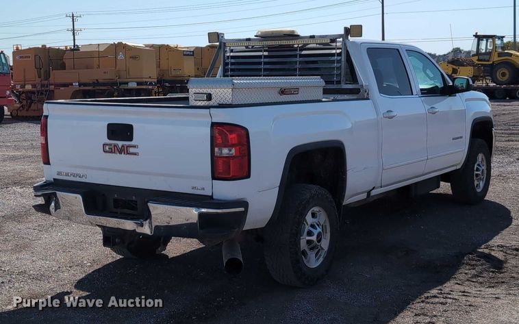 image for item ET7262 2015 GMC Sierra 2500HD Crew Cab pickup truck