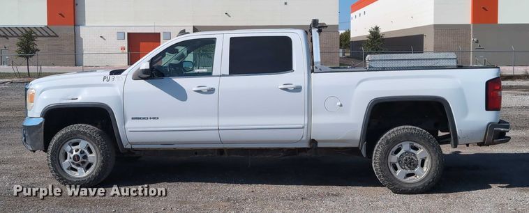 image for item ET7262 2015 GMC Sierra 2500HD Crew Cab pickup truck
