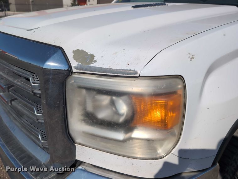 image for item ET7262 2015 GMC Sierra 2500HD Crew Cab pickup truck