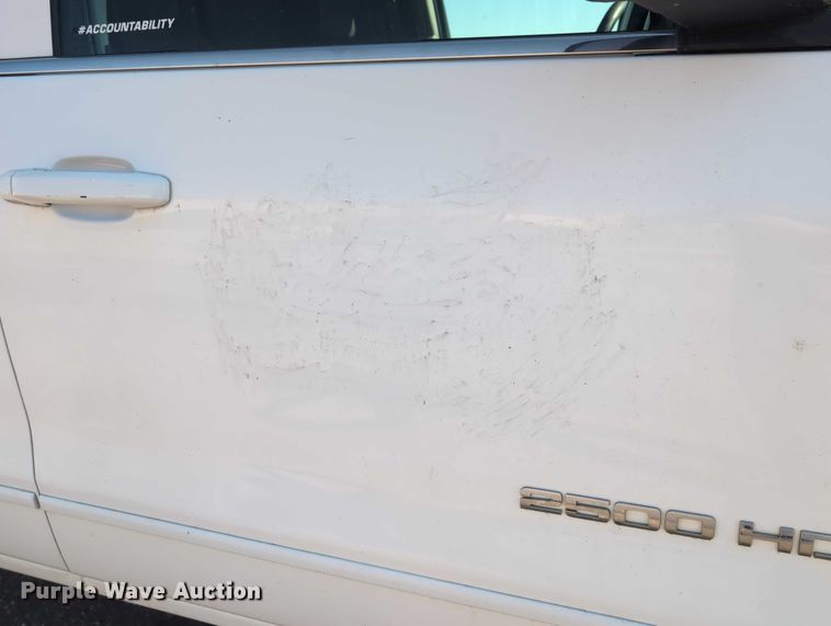 image for item ET7262 2015 GMC Sierra 2500HD Crew Cab pickup truck