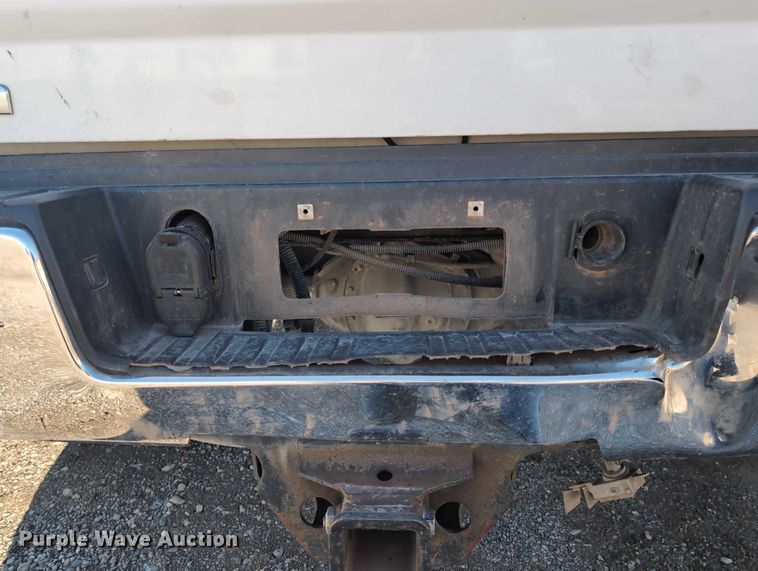 image for item ET7262 2015 GMC Sierra 2500HD Crew Cab pickup truck