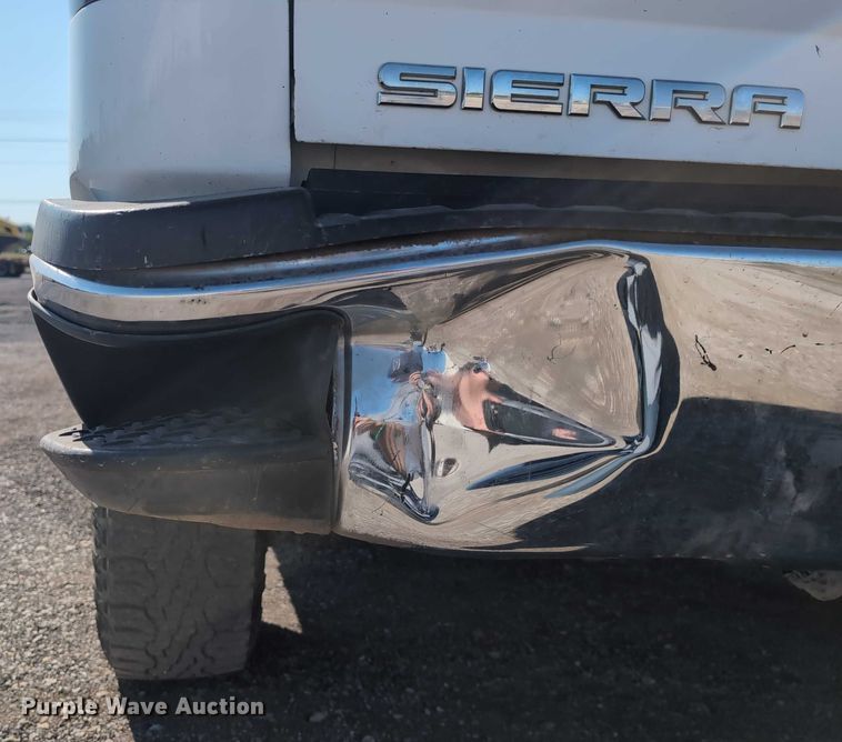 image for item ET7262 2015 GMC Sierra 2500HD Crew Cab pickup truck