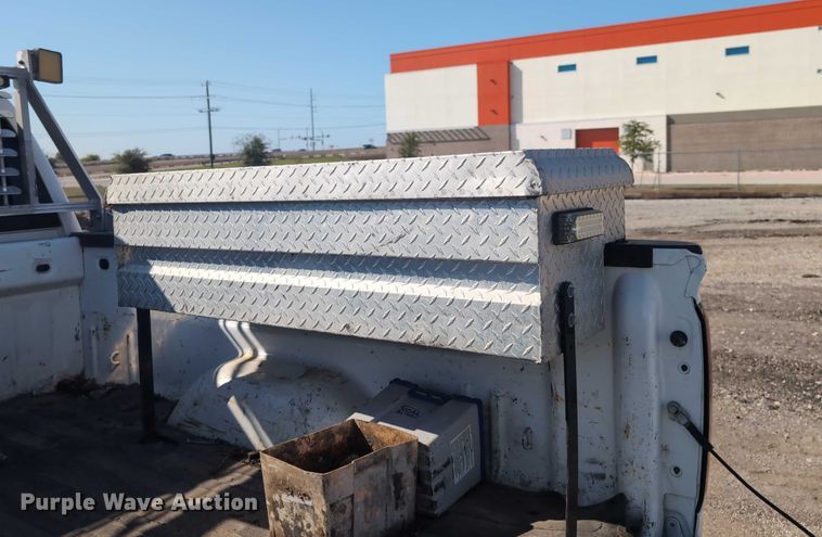 image for item ET7262 2015 GMC Sierra 2500HD Crew Cab pickup truck