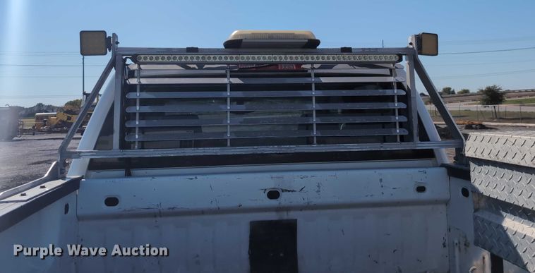 image for item ET7262 2015 GMC Sierra 2500HD Crew Cab pickup truck