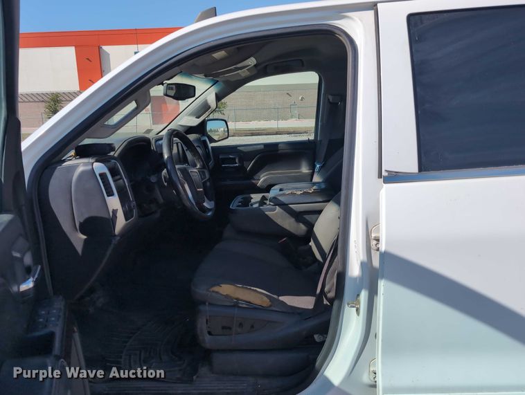 image for item ET7262 2015 GMC Sierra 2500HD Crew Cab pickup truck