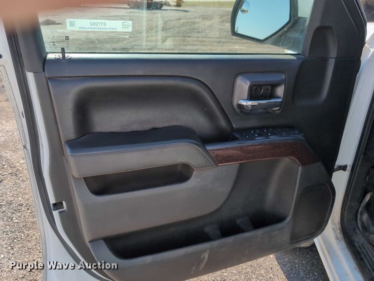image for item ET7262 2015 GMC Sierra 2500HD Crew Cab pickup truck