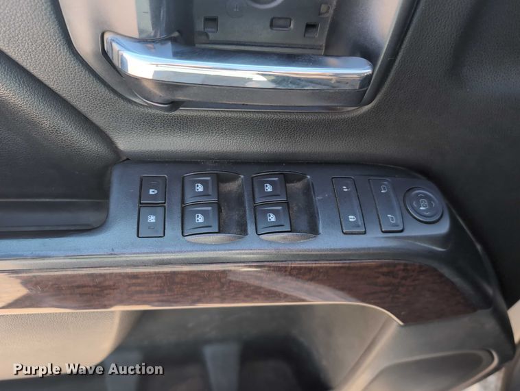 image for item ET7262 2015 GMC Sierra 2500HD Crew Cab pickup truck