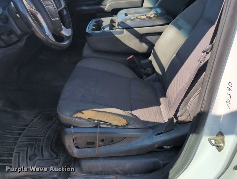 image for item ET7262 2015 GMC Sierra 2500HD Crew Cab pickup truck