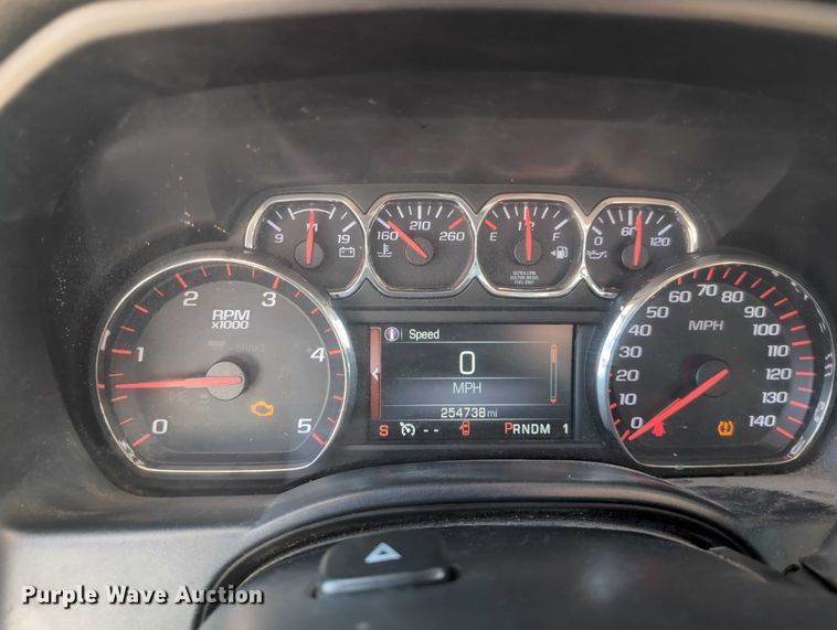 image for item ET7262 2015 GMC Sierra 2500HD Crew Cab pickup truck