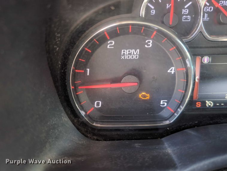 image for item ET7262 2015 GMC Sierra 2500HD Crew Cab pickup truck