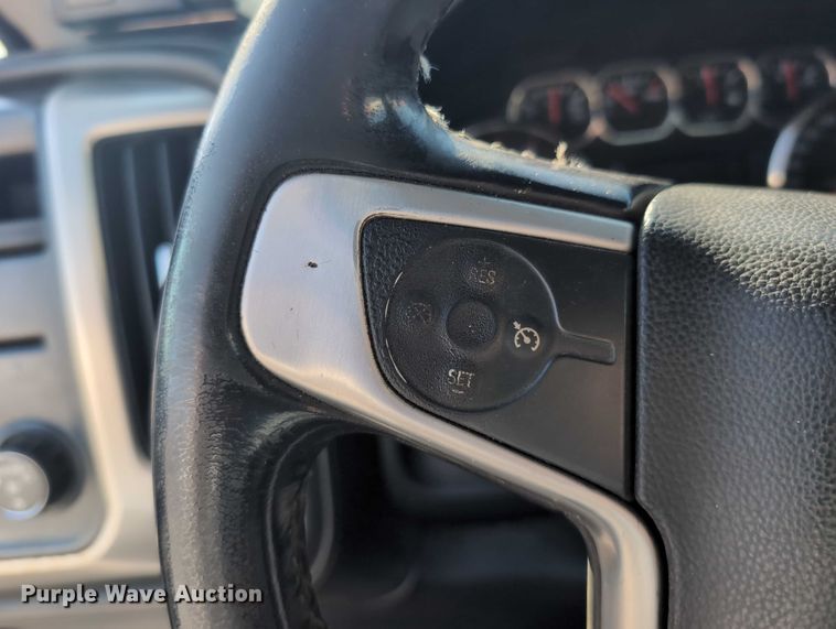 image for item ET7262 2015 GMC Sierra 2500HD Crew Cab pickup truck